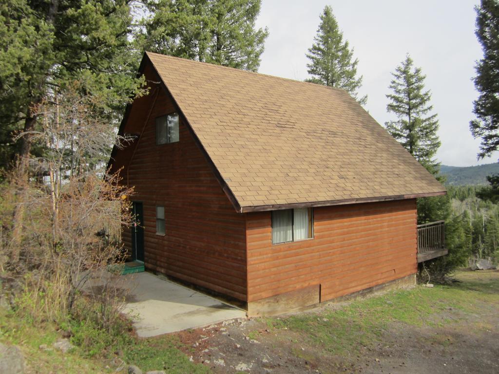 Spruce Hill Resort & Spa 108 Mile Ranch Room photo