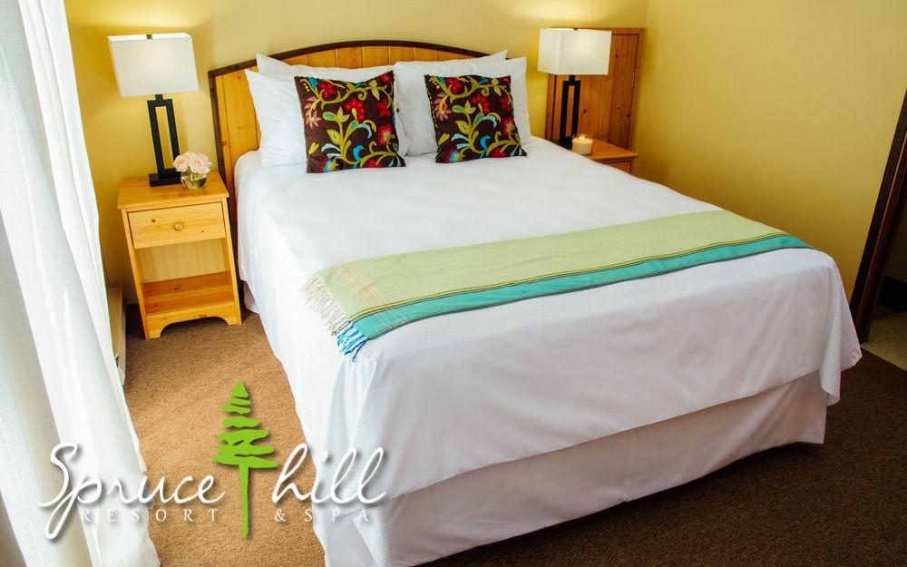 Spruce Hill Resort & Spa 108 Mile Ranch Exterior photo